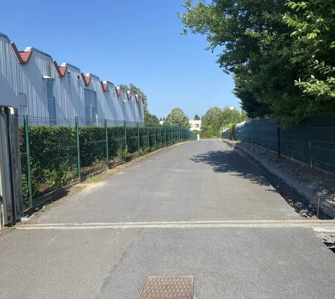 Bureau dans Seclin à louer - Photo du bâtiment - Image 2 de 27