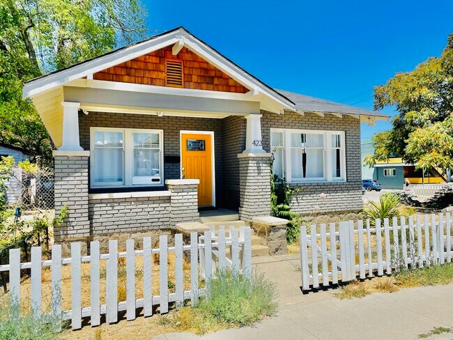 Plus de détails pour 423 Mill St, Reno, NV - Local d'activités à louer