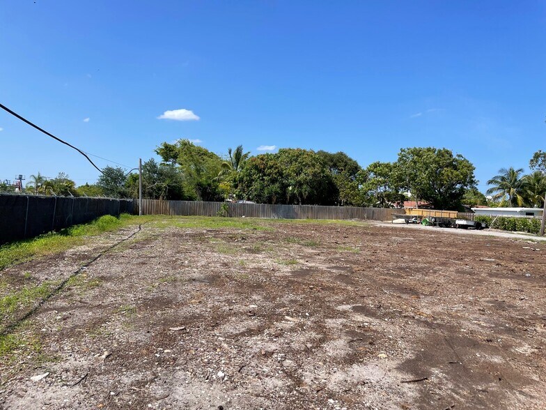 295 SE 10th Ave, Boynton Beach, FL à louer - Photo du bâtiment - Image 2 de 2