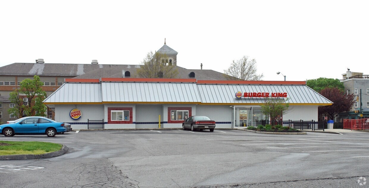 2033 Eastern Ave, Baltimore, MD à louer Photo du bâtiment- Image 1 de 4