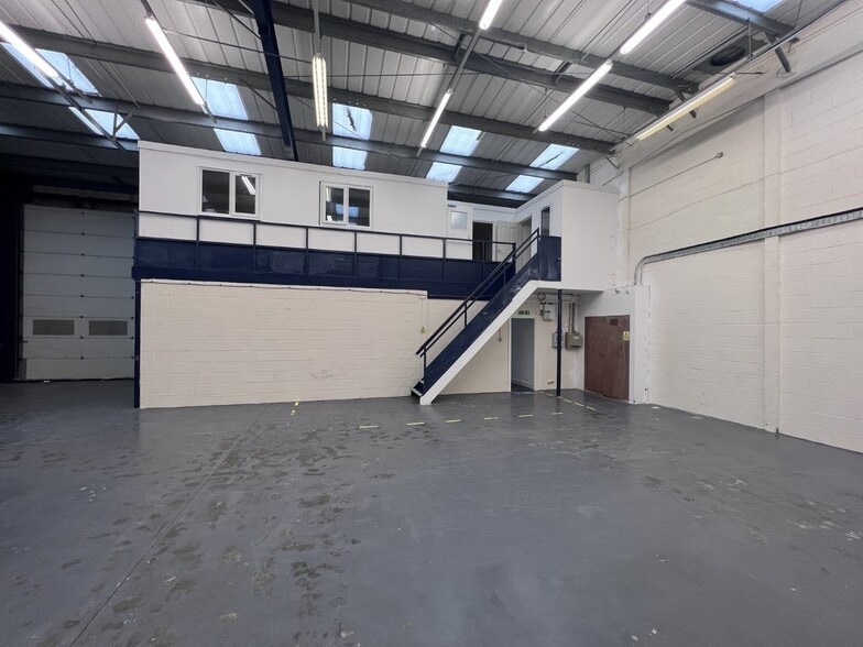 Airport Service Rd, Portsmouth for lease - Interior Photo - Image 3 of 16