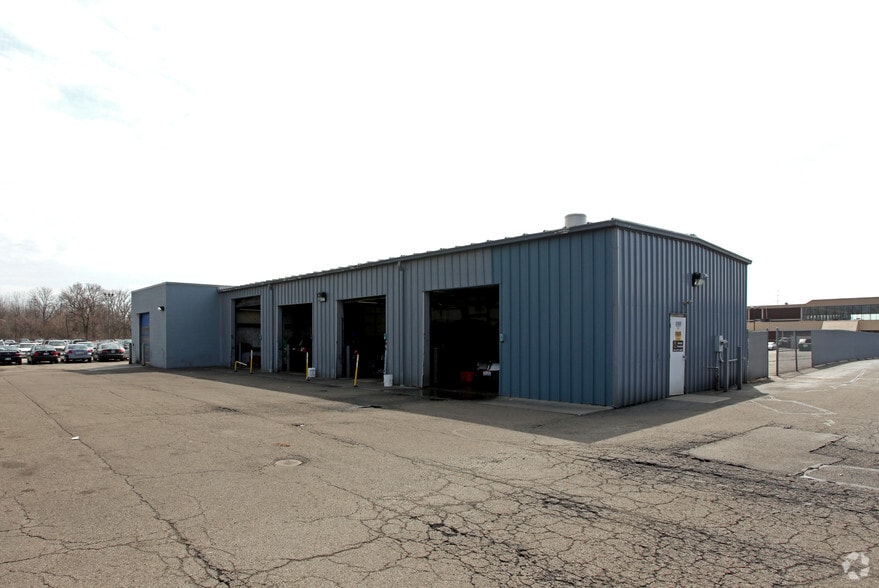 Industrial Outdoor Storage Stelzer Rd portfolio of 3 properties for sale on LoopNet.ca - Primary Photo - Image 1 of 3