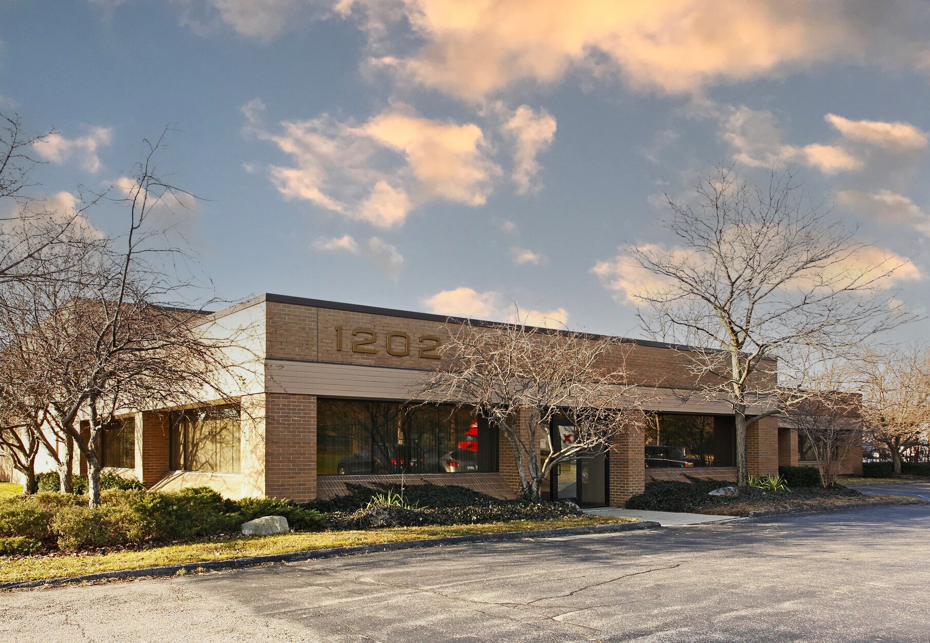 1202 E Maple Rd, Troy, MI à louer Photo principale- Image 1 de 3