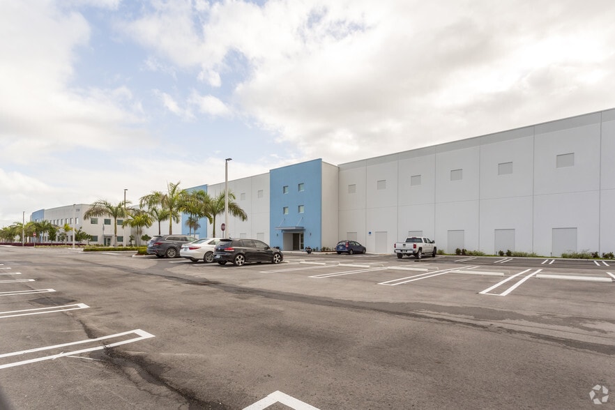 7750 NW 79th Pl, Miami, FL for lease - Building Photo - Image 2 of 6