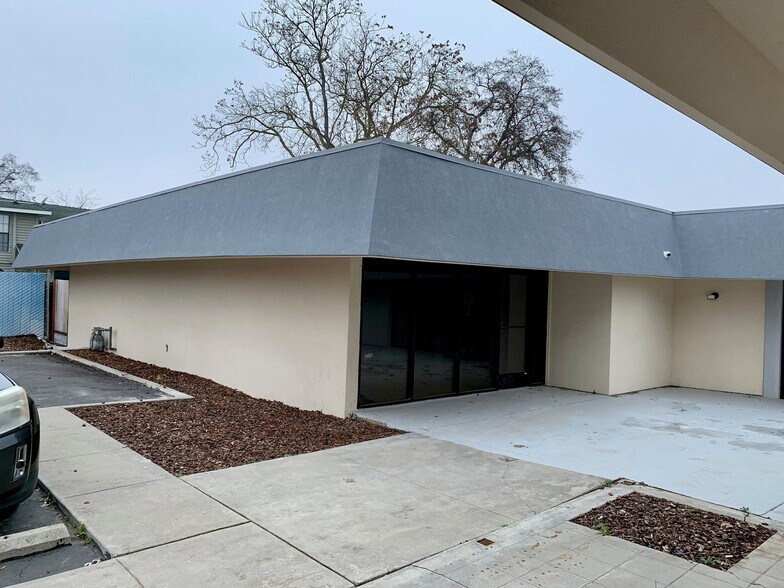 1288 N Irwin St, Hanford, CA à louer - Photo du bâtiment - Image 2 de 6