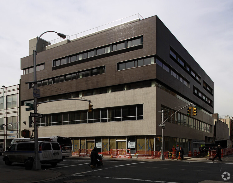 2082-2090 Lexington Ave, New York, NY à louer - Photo du bâtiment - Image 1 de 4