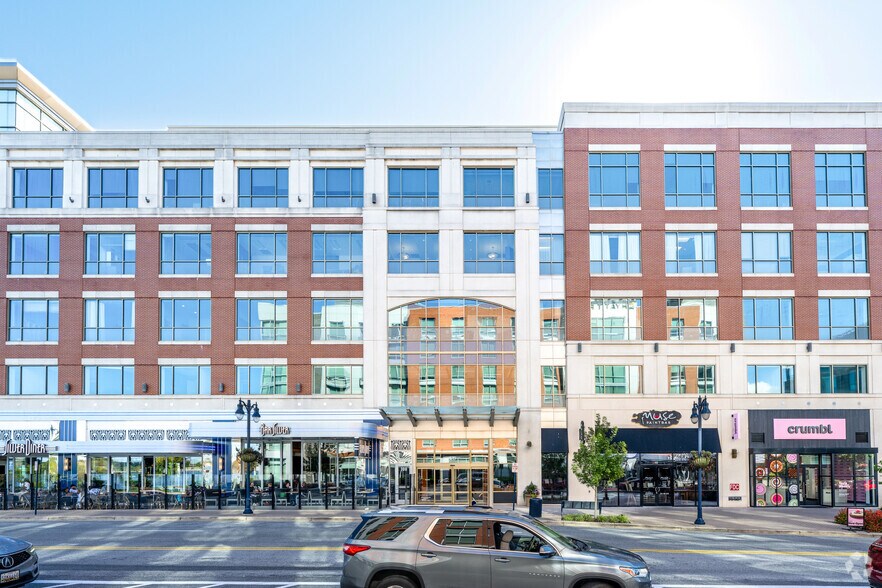 120 Waterfront St, Oxon Hill, MD à louer - Photo du bâtiment - Image 2 de 5