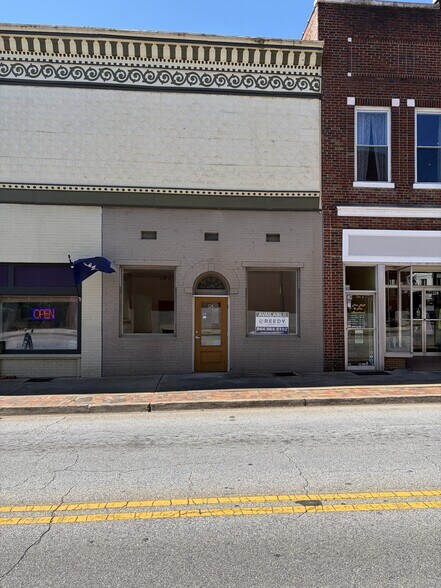 126 E Main St, Laurens, SC for lease - Building Photo - Image 3 of 5