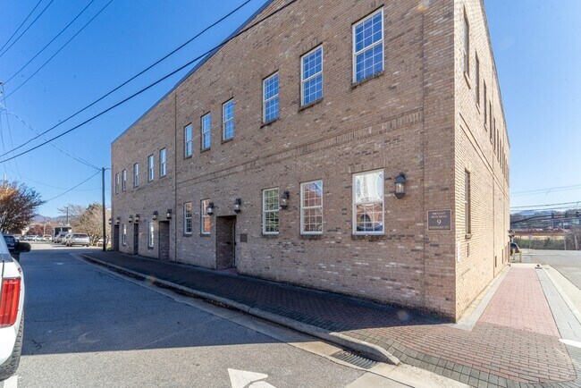 Plus de détails pour 9 Stewart St, Franklin, NC - Bureau à vendre