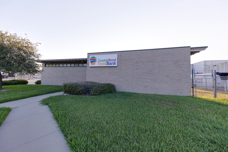 826 Krill St, Corpus Christi, TX à louer - Photo du bâtiment - Image 2 de 42