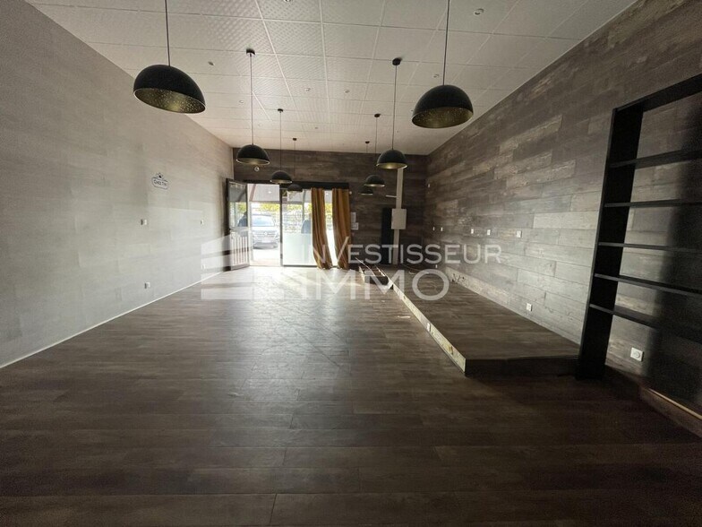 Retail in Roissy-en-Brie for lease - Interior Photo - Image 2 of 20