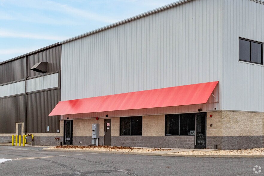 86 Industrial Rd, Wainscott, NY for lease - Building Photo - Image 3 of 4