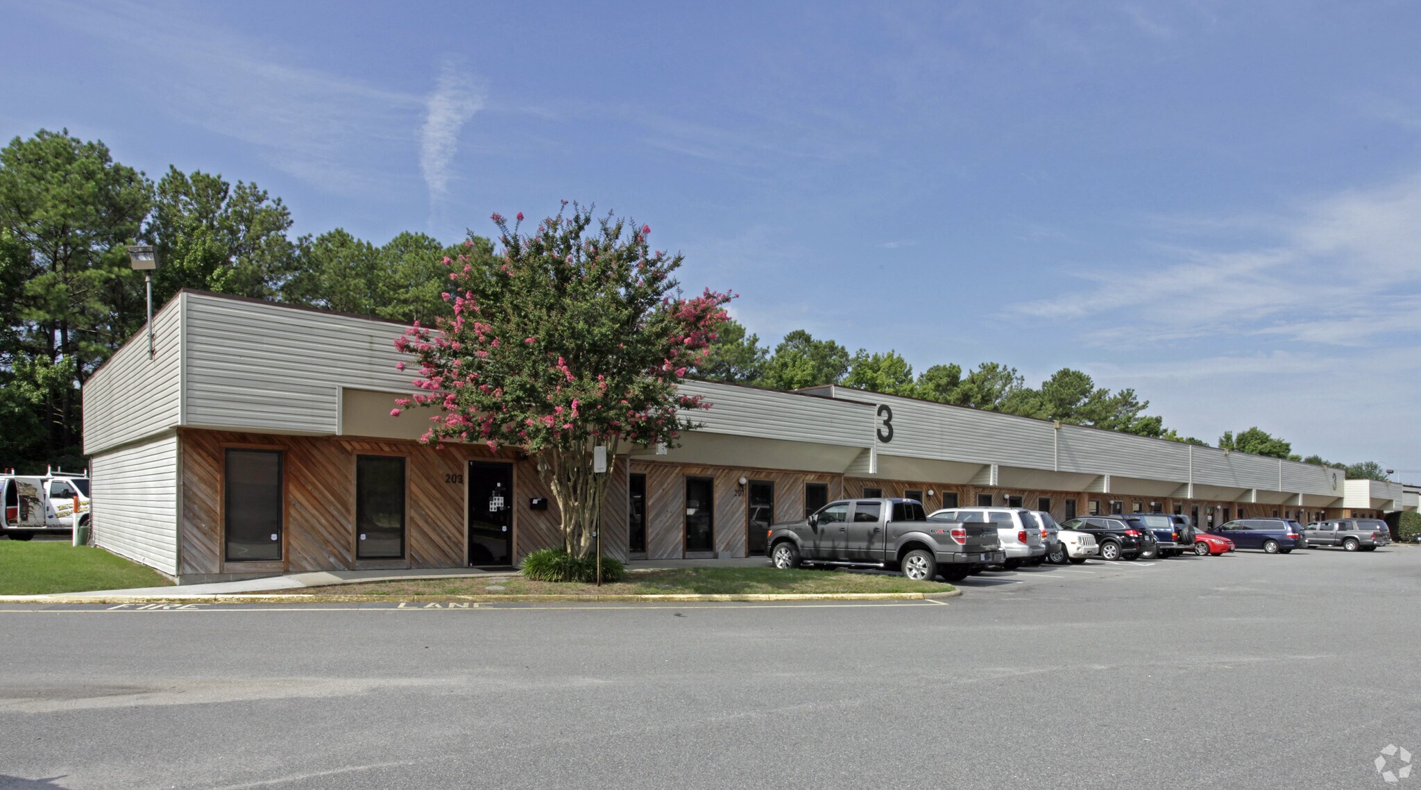 200-210 Expressway Ct, Virginia Beach, VA à louer Photo du bâtiment- Image 1 de 16