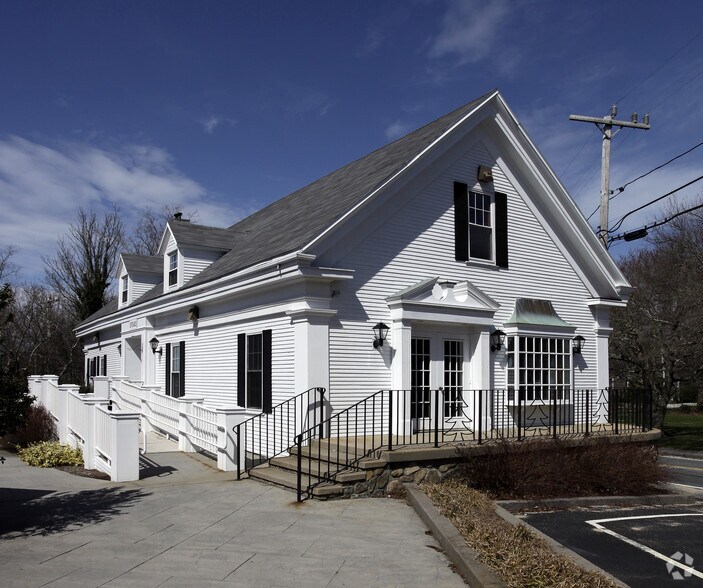 1-13 Willow St, Yarmouth Port, MA à louer - Photo du bâtiment - Image 1 de 21
