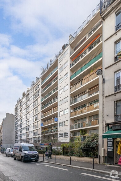 12 Rue Turgot, Paris for sale - Building Photo - Image 3 of 3