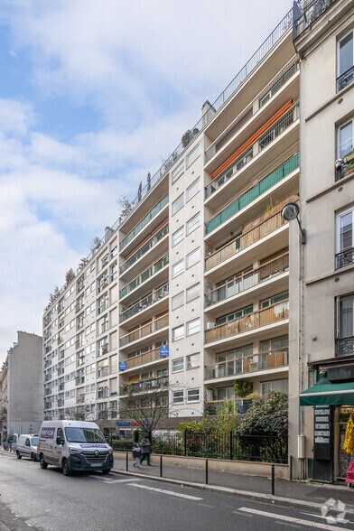 12 Rue Turgot, Paris à vendre - Photo du bâtiment - Image 3 de 3