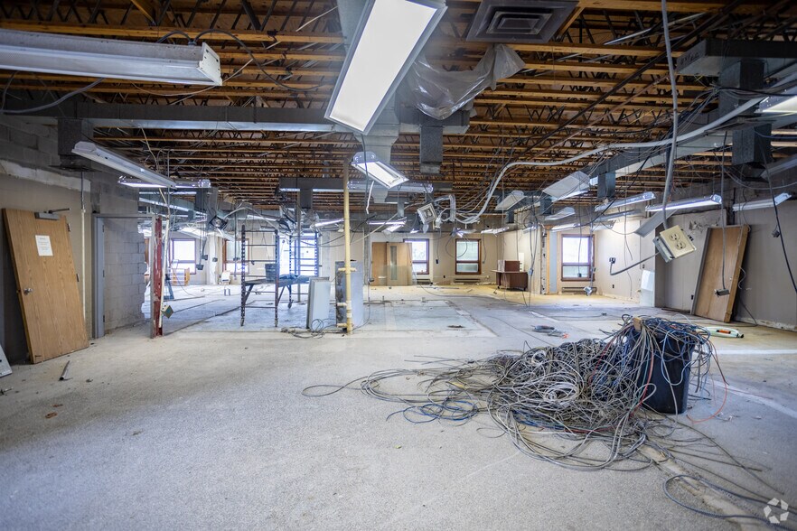 9825 Main St, Clarence, NY à vendre - Photo intérieure - Image 2 de 13