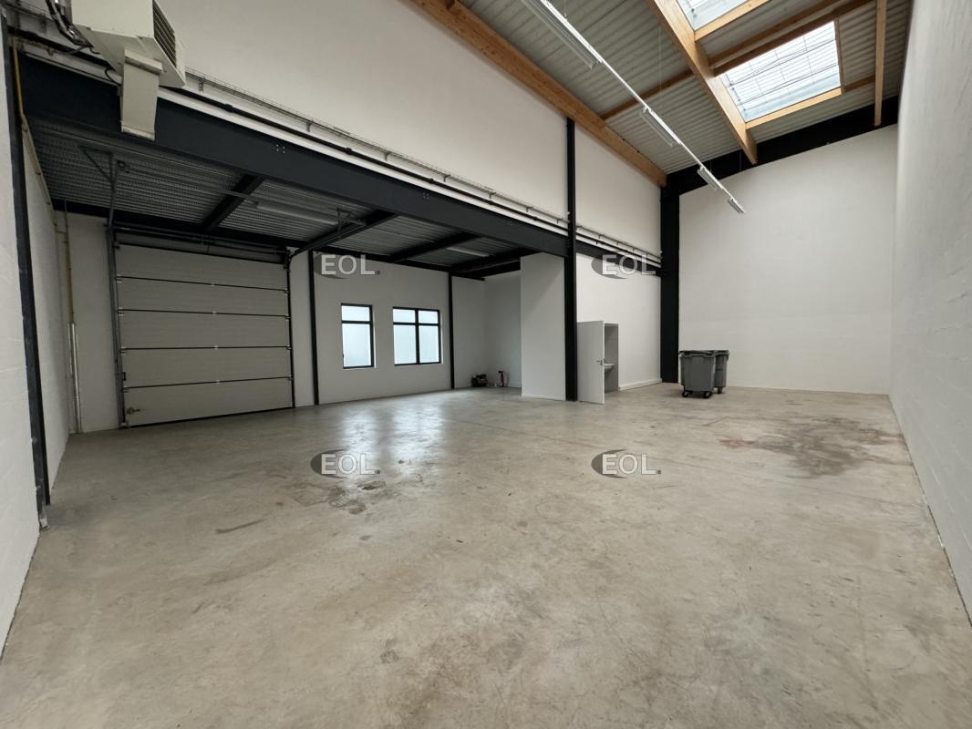 Flex in Lieusaint for lease Building Photo- Image 1 of 8