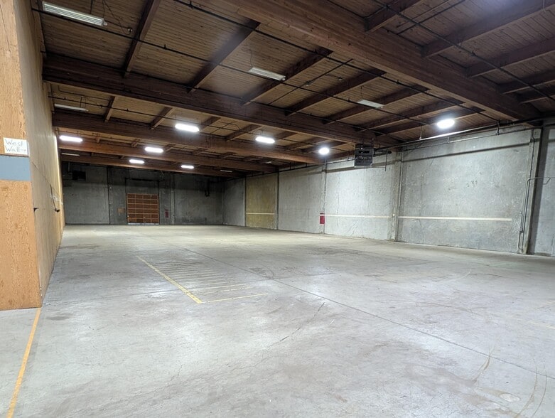2950-2952 NW Yeon, Portland, OR for lease - Building Photo - Image 3 of 14
