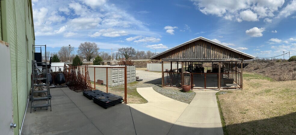 100 N Centennial Dr, High Point, NC à louer - Photo du bâtiment - Image 3 de 10