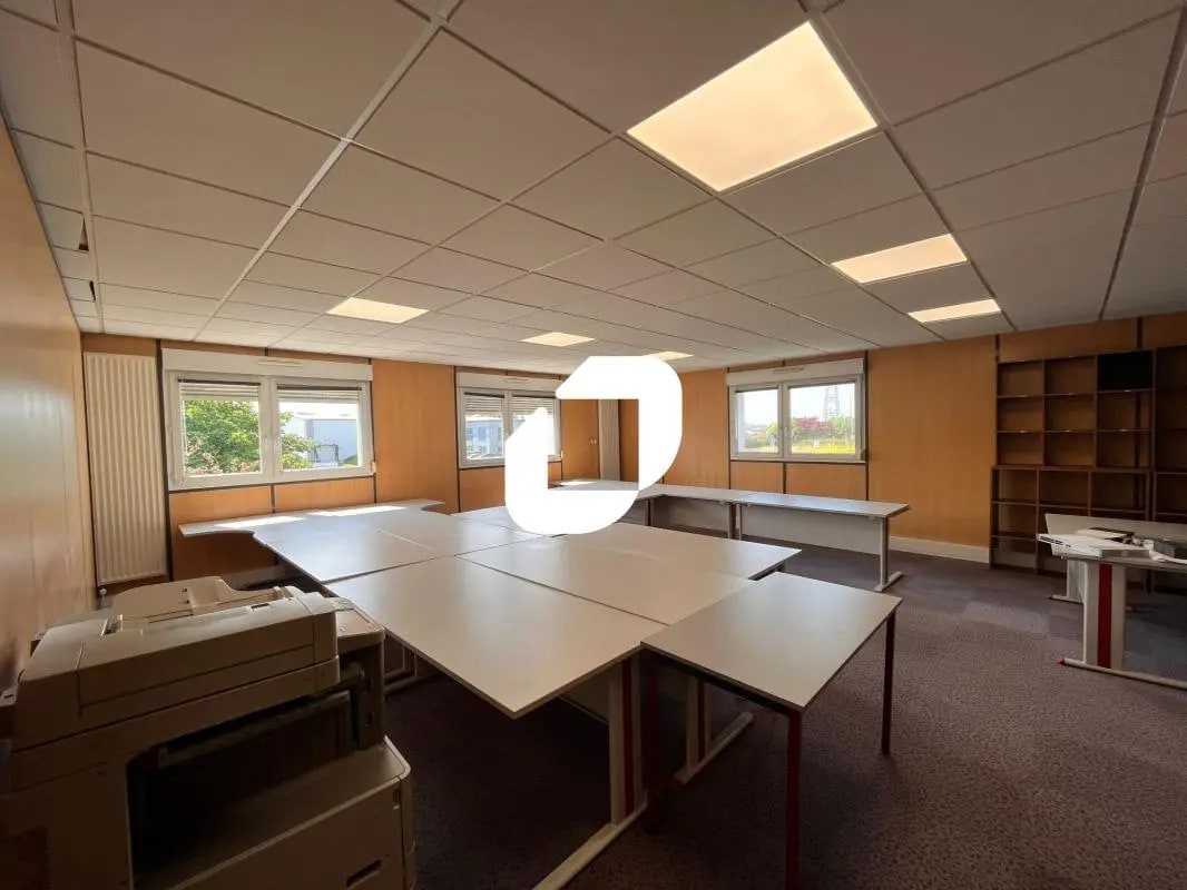 201 Rue Jean Perrin, LA CHAPELLE-D'ARMENTIERES for lease Primary Photo- Image 1 of 10