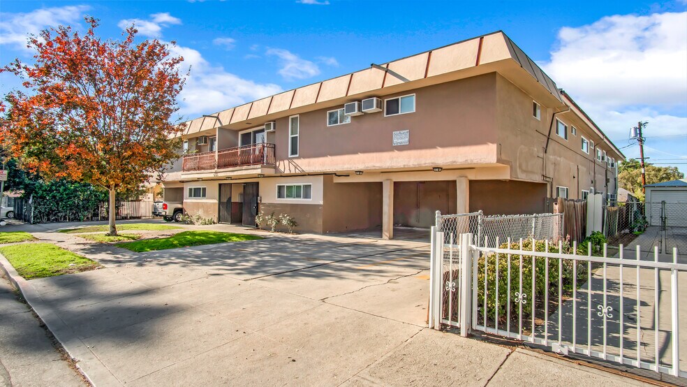 423 N Harvard Blvd, Los Angeles, CA à vendre - Photo du bâtiment - Image 2 de 70