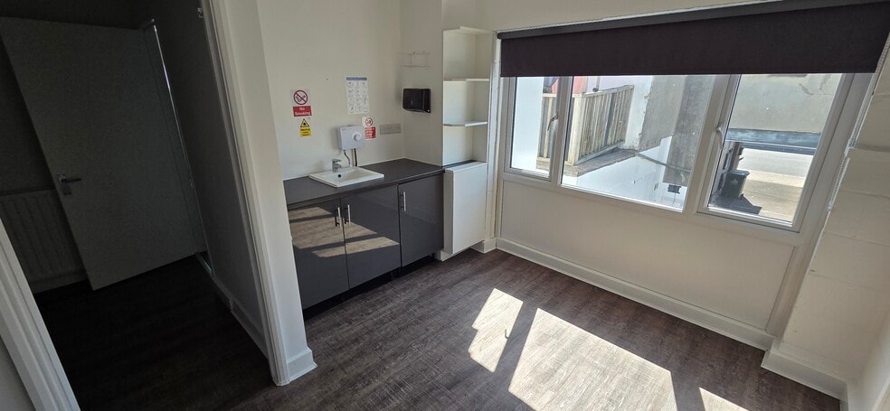 95 Cavendish Pl, Eastbourne for lease - Building Photo - Image 3 of 6