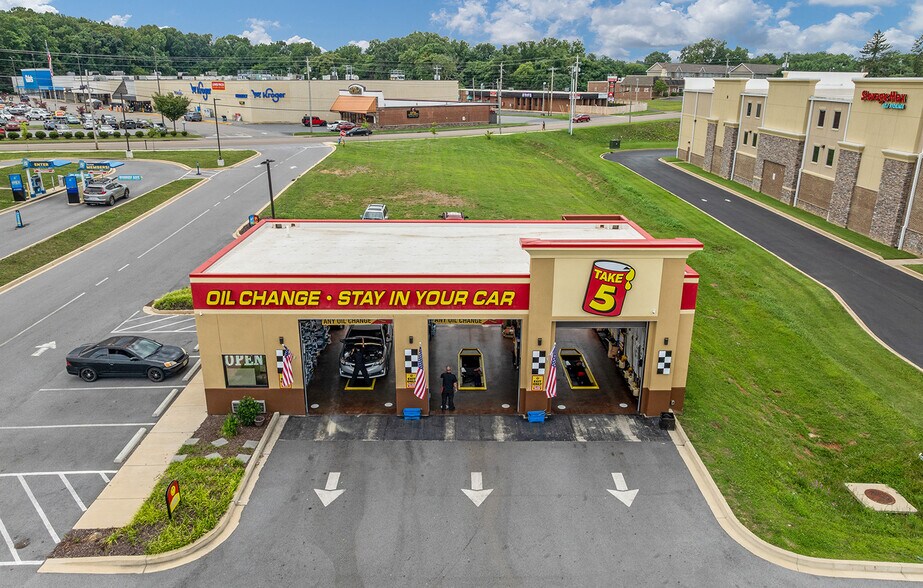 2306 Browns Mill Rd, Johnson City, TN for sale - Building Photo - Image 2 of 9