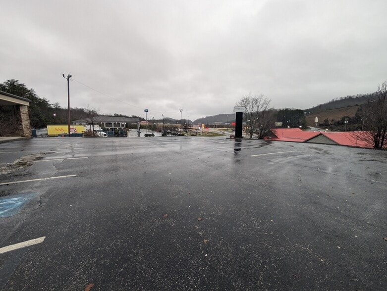 57 Summit Dr, Corbin, KY for lease - Building Photo - Image 3 of 34