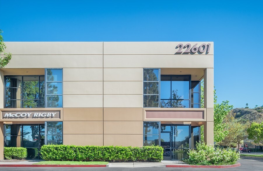 22605 La Palma Ave, Yorba Linda, CA à louer - Photo du bâtiment - Image 3 de 4