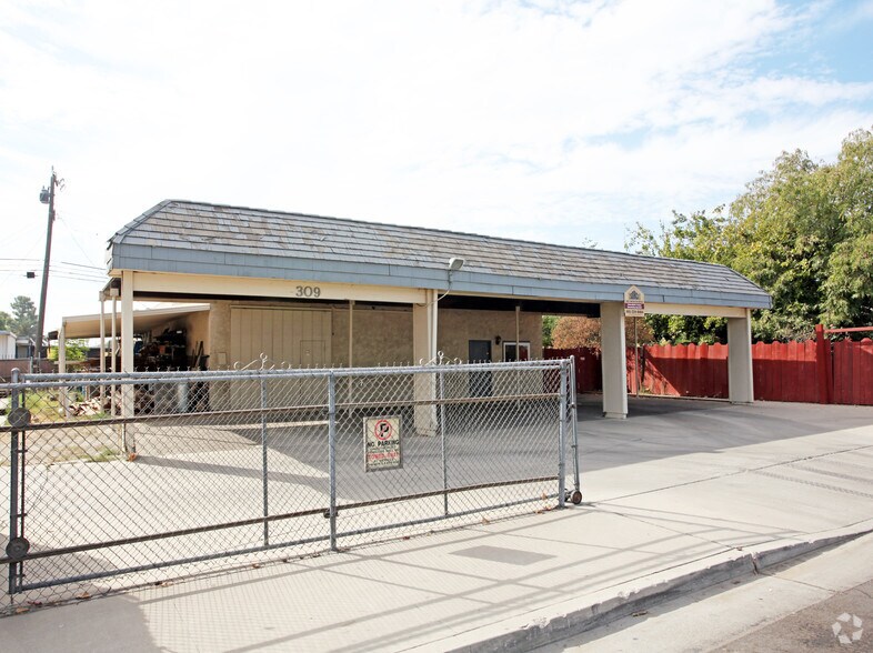 309 22nd St, Bakersfield, CA à vendre - Photo du bâtiment - Image 2 de 2