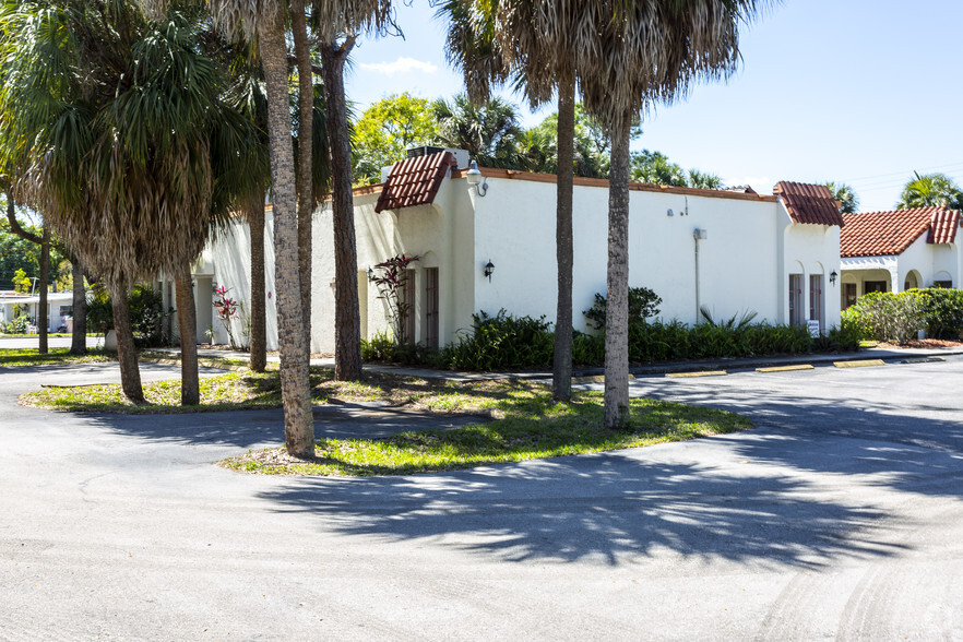 72 Pondella Rd, North Fort Myers, FL for lease - Building Photo - Image 2 of 3