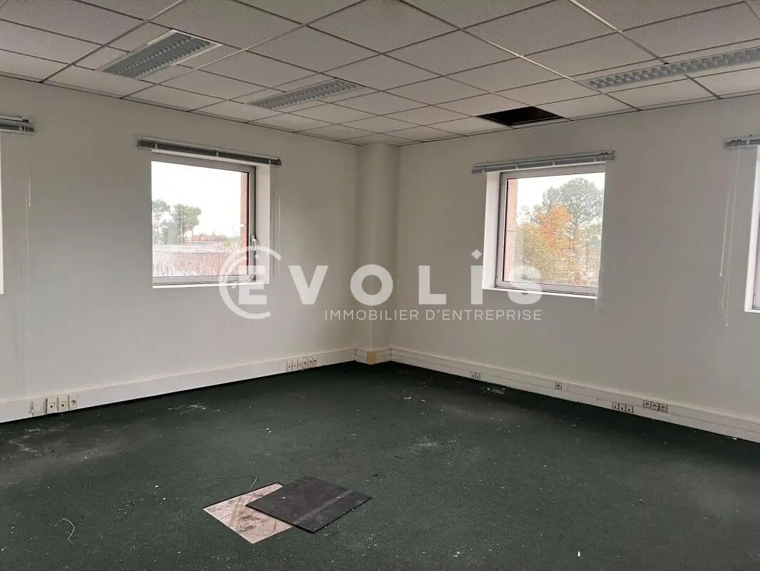 Office in Pessac for lease Interior Photo- Image 1 of 8