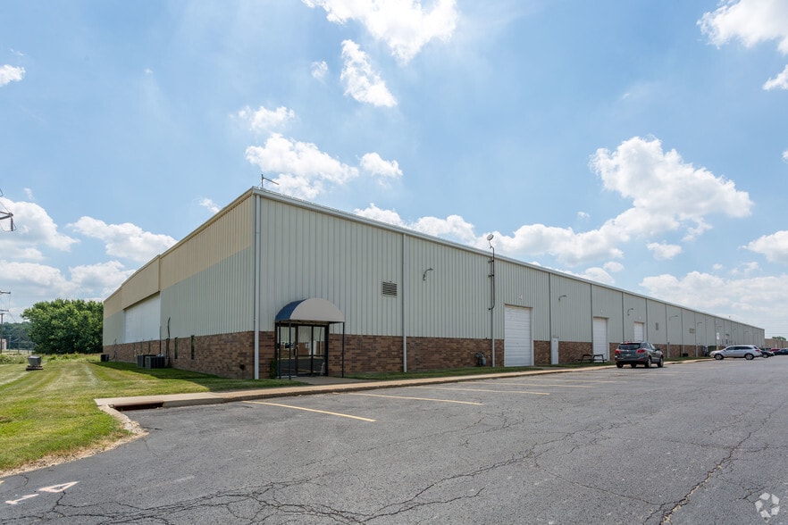 4250-4276 Strausser St NW, Canton, OH for lease - Primary Photo - Image 1 of 23