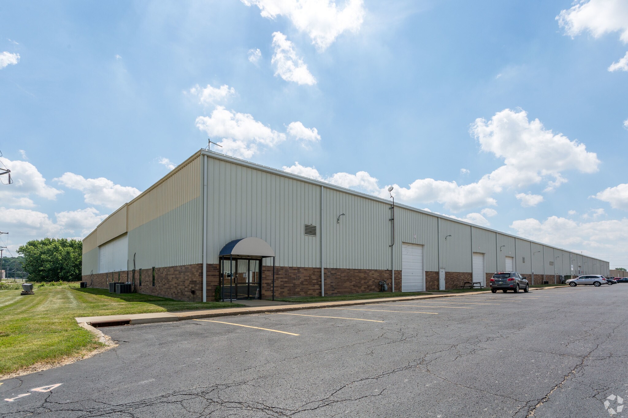 4250-4276 Strausser St NW, Canton, OH for lease Primary Photo- Image 1 of 24
