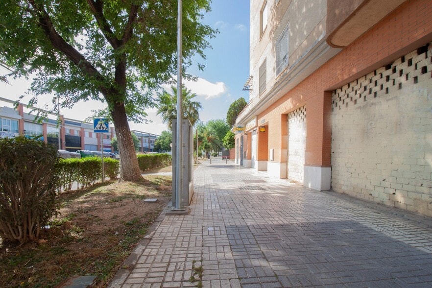 Calle Éufrates, 14, SEVILLA, Sevilla for sale - Building Photo - Image 1 of 45
