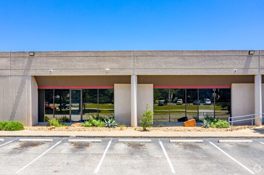3300 Nacogdoches Rd, San Antonio, TX à louer - Photo du bâtiment - Image 3 de 5
