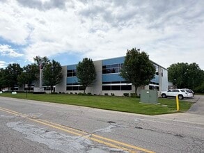 2140 Oak Industrial Dr NE, Grand Rapids, MI for lease Building Photo- Image 1 of 17