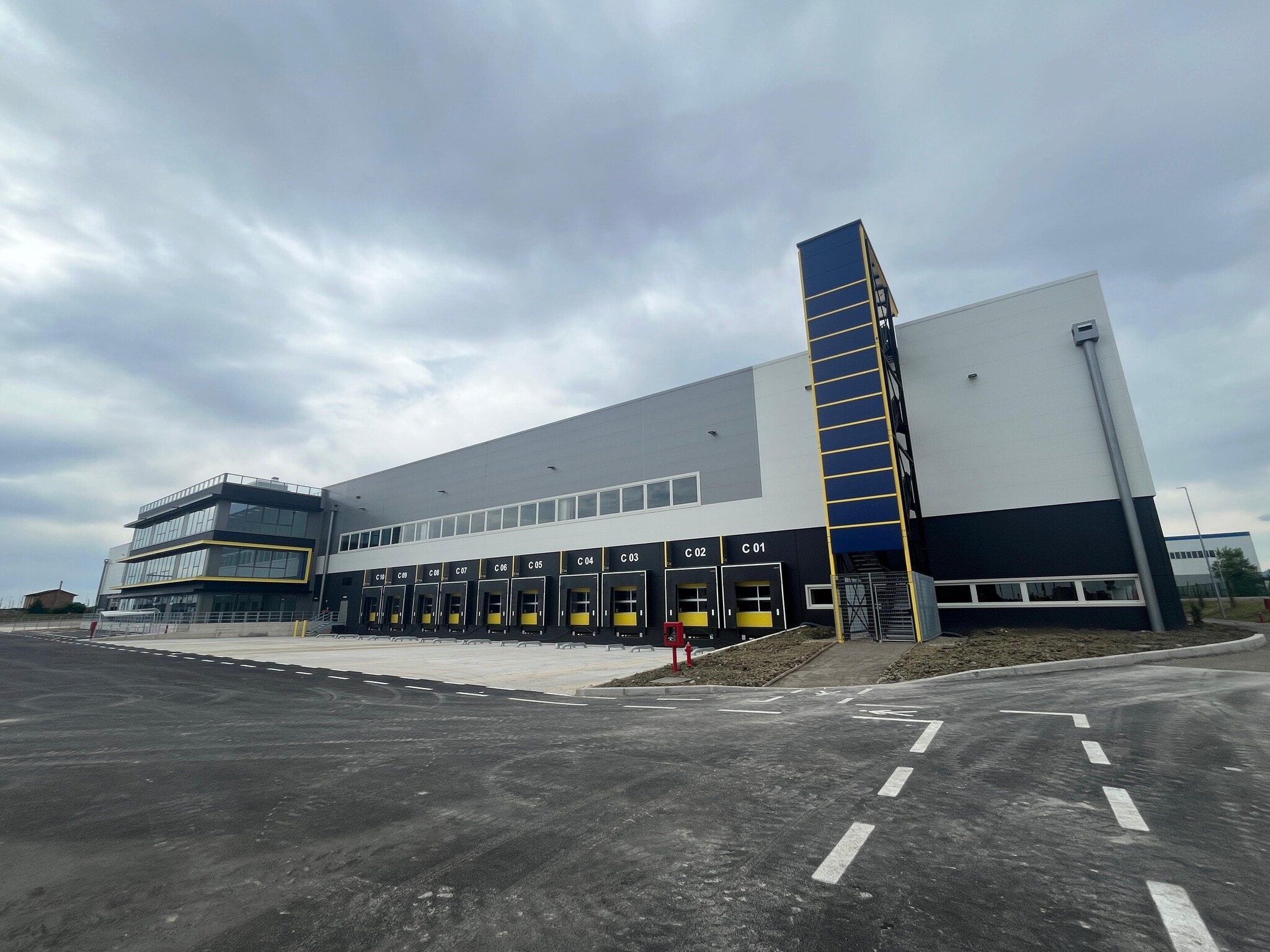  for lease Building Photo- Image 1 of 12