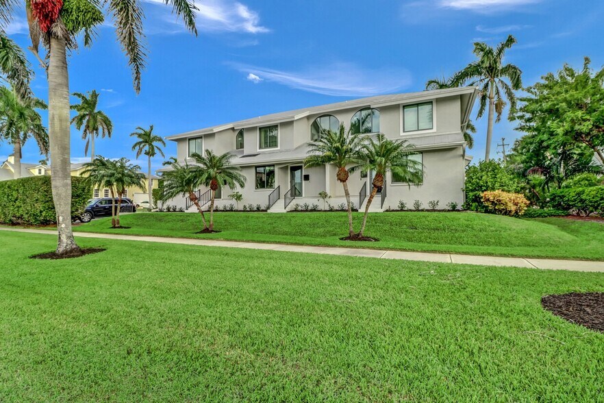 625 8th Ave S, Naples, FL à vendre - Photo du bâtiment - Image 3 de 12