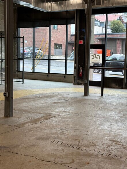 164 Broadway St, Asheville, NC à louer - Photo du bâtiment - Image 3 de 7