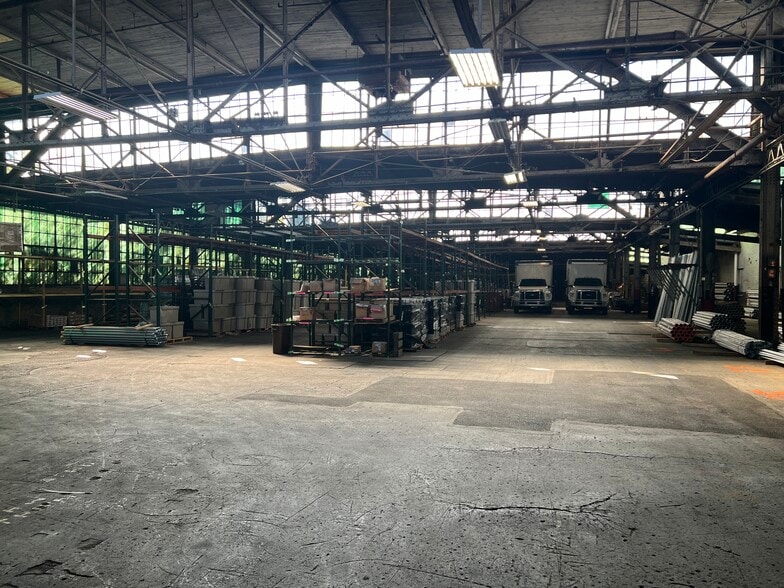 1000 Gregg St, Carnegie, PA for lease - Building Photo - Image 2 of 8