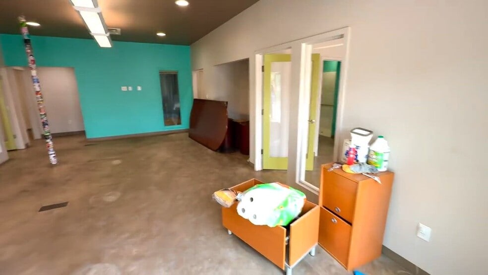 2205 E 5th St, Austin, TX for lease - Commercial Listing Video - Image 2 of 11