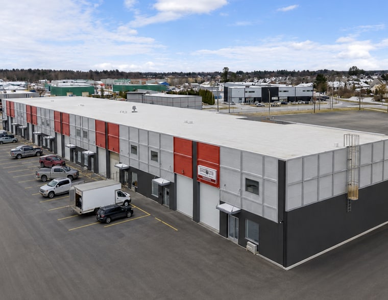 8100-8118 Rue Charles-Édouard-Renaud, Terrebonne, QC à vendre - Photo du bâtiment - Image 2 de 2