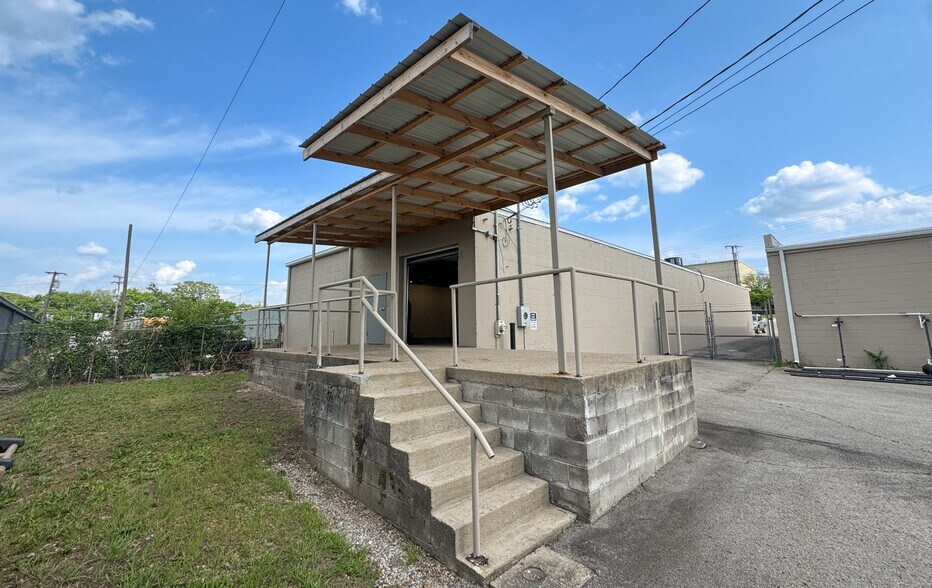 476 Woodycrest Ave, Nashville, TN à louer - Photo du bâtiment - Image 2 de 8