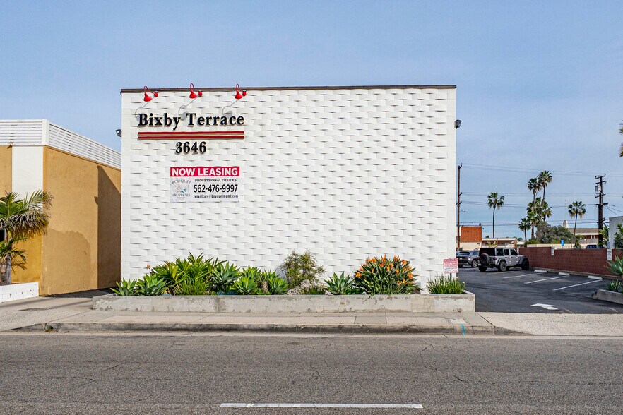 3646 Long Beach Blvd, Long Beach, CA à vendre - Photo du bâtiment - Image 2 de 16