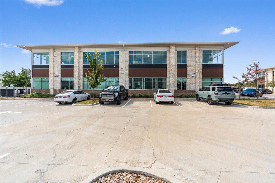 7710 N FM 620 Rd, Austin, TX à louer - Photo du bâtiment - Image 1 de 1