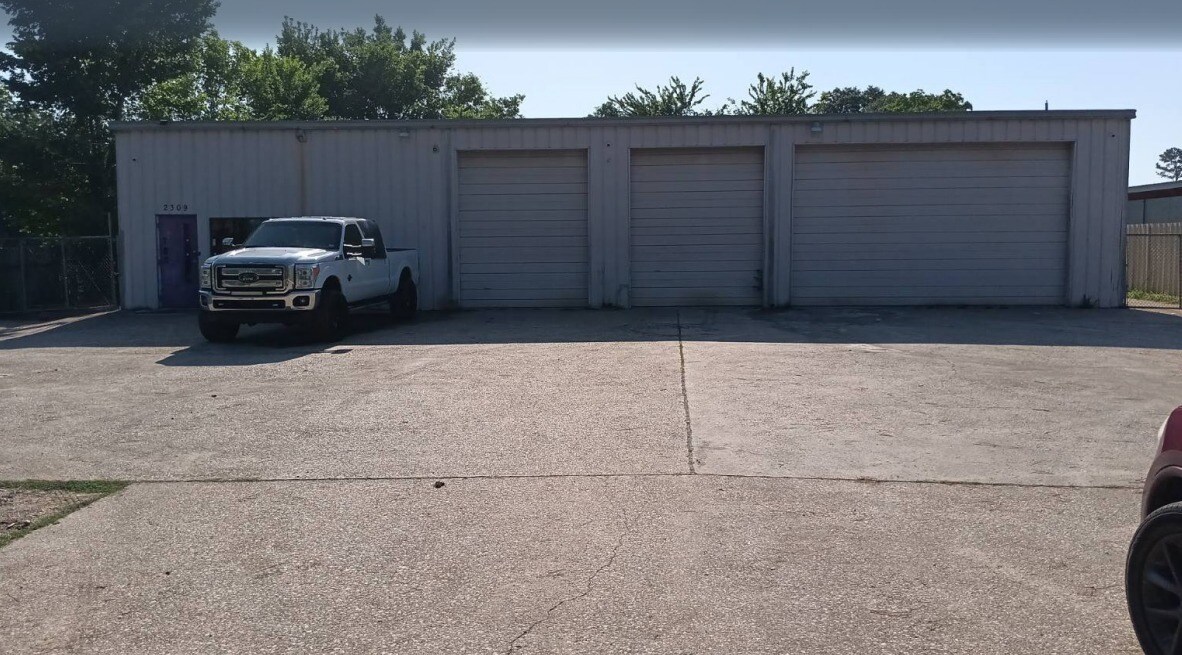2309 S Houston Ave, Humble, TX à vendre Photo du bâtiment- Image 1 de 3