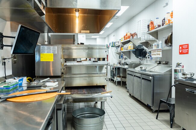 Plus de détails pour 1430 N Interstate 35, San Marcos, TX - Commerce de détail à louer