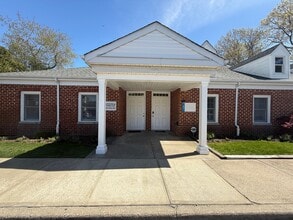 1149 Old Country Rd, Riverhead, NY for lease Interior Photo- Image 2 of 7